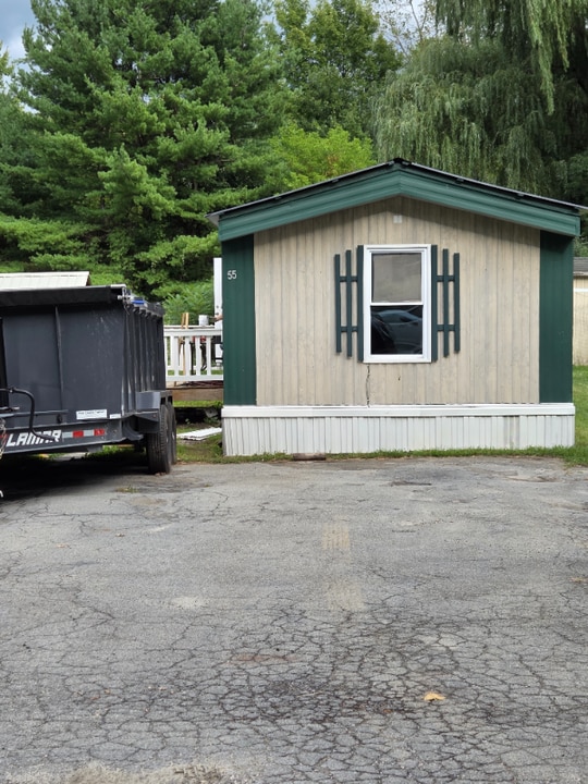 8 Geer Rd in Hudson Falls, NY - Building Photo
