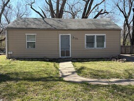 3355 SE Girard St in Topeka, KS - Building Photo