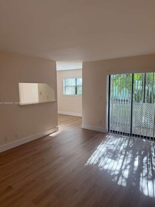 4085 NW 87th Ave in Sunrise, FL - Building Photo