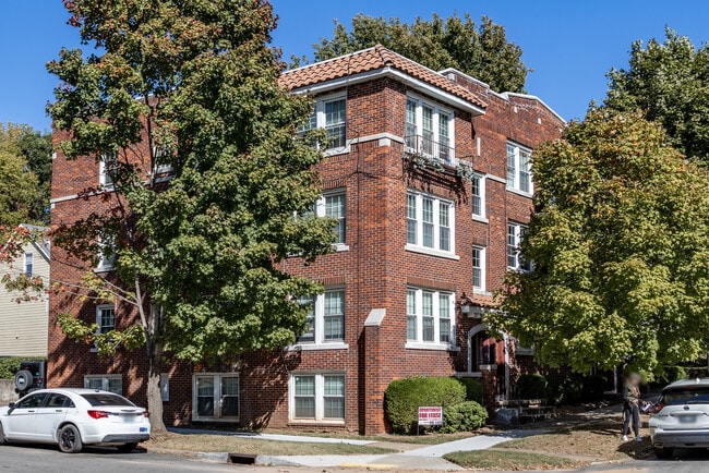 1329 E 17th St in Tulsa, OK - Building Photo - Primary Photo