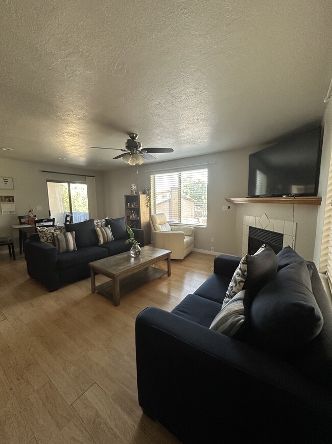 687 W Jefferson Cv, Unit 687 in Sandy, UT - Foto de edificio - Building Photo