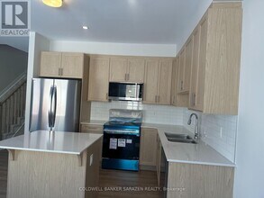 417 Les Emmerson Dr in Ottawa, ON - Building Photo - Building Photo