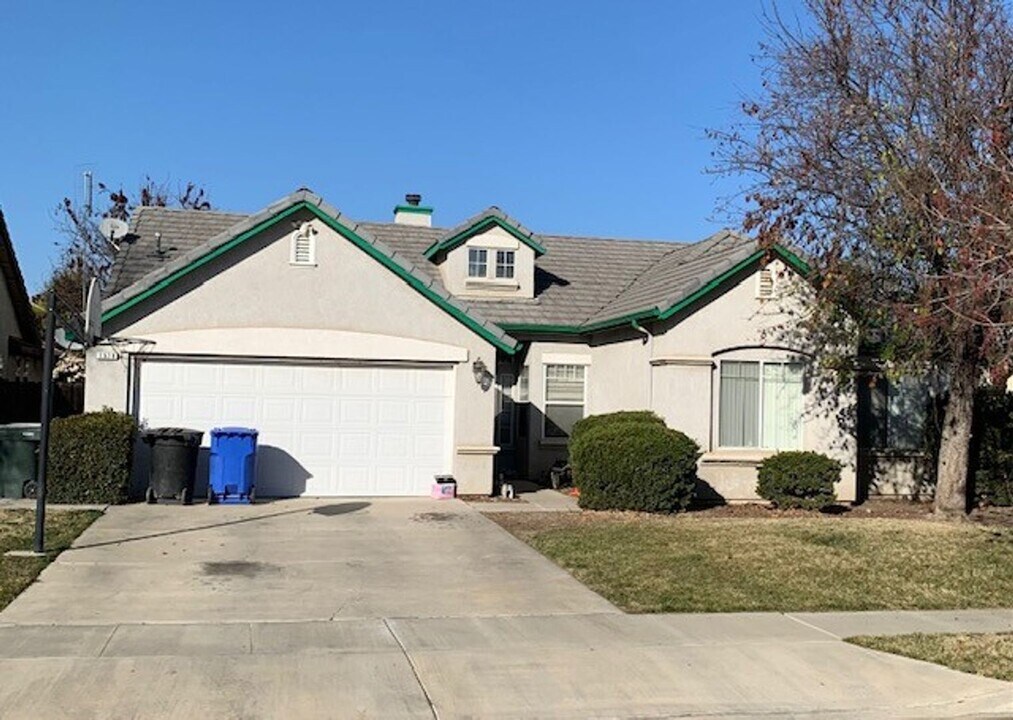 1578 Kings Way in Lemoore, CA - Building Photo