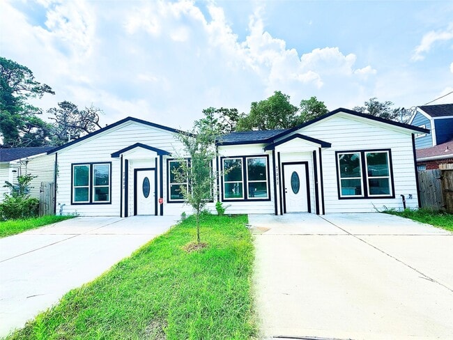 property at 7002 S Hall St