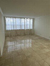 10000 Bay Harbor Terrace in Bay Harbor Islands, FL - Foto de edificio - Building Photo