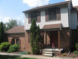 23745 MIDDLEBELT Rd, Unit 0504 in Farmington Hills, MI - Building Photo