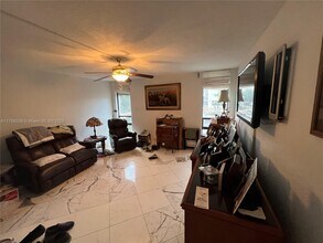 4800 Bayview Dr in Fort Lauderdale, FL - Building Photo - Building Photo