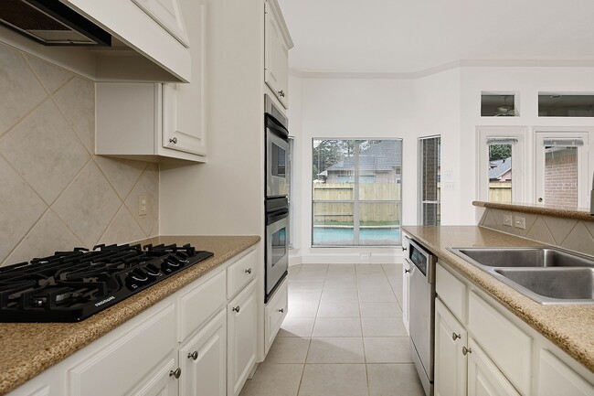 property at 15 Rockledge Dr