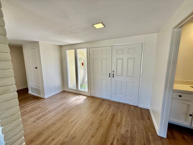 18335 Reata Way in San Diego, CA - Building Photo - Building Photo