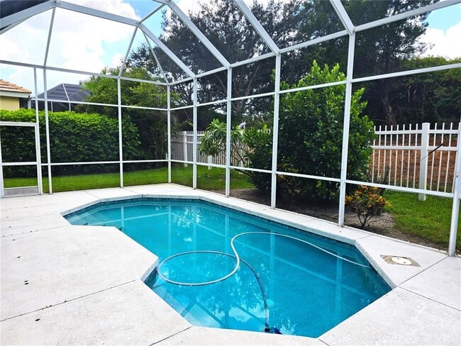 8427 Sailing Loop in Lakewood Ranch, FL - Foto de edificio - Building Photo