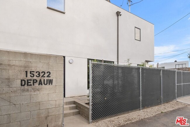 15322 De Pauw St in Los Angeles, CA - Building Photo - Building Photo