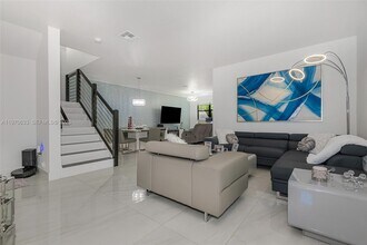 7902 NW 105th Ct in Doral, FL - Building Photo - Building Photo