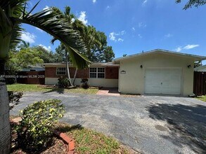 5122 SW 92nd Terrace in Cooper City, FL - Building Photo - Building Photo