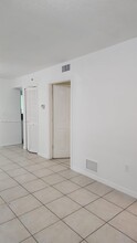 10080 Twin Lakes Dr in Coral Springs, FL - Building Photo - Building Photo