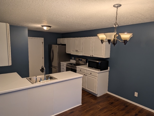 5 Jefferson St in Pella, IA - Building Photo - Building Photo