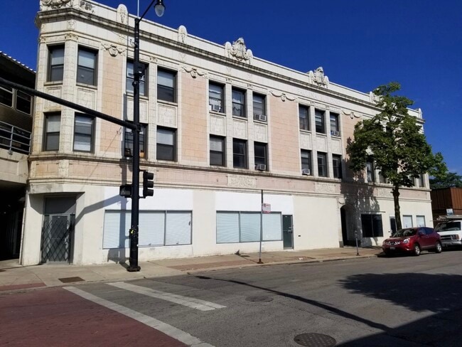 property at 7606 N Paulina St