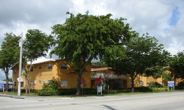 1551 NE 8th St in Homestead, FL - Foto de edificio - Building Photo