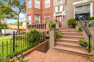 2331 1st St NW, Unit B in Washington, DC - Building Photo - Building Photo