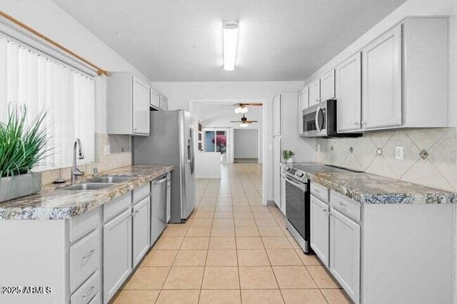 1909 E Villa Theresa Dr in Phoenix, AZ - Building Photo - Building Photo