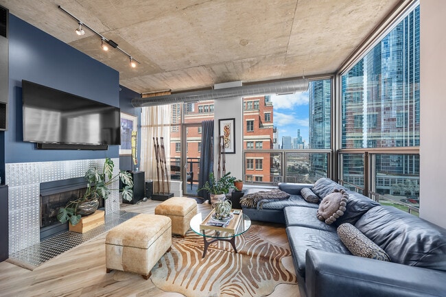 125 E 13th St in Chicago, IL - Building Photo - Building Photo