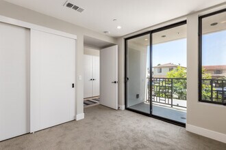 Bayview Townhomes at Point Loma in San Diego, CA - Building Photo - Building Photo