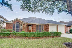 4611 Summer Lakes in Sugar Land, TX - Building Photo