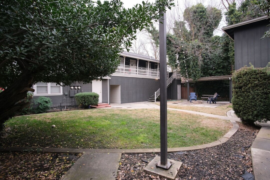 424 Sycamore Ave in Modesto, CA - Building Photo