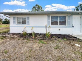 121 Gordon Ave S in Lehigh Acres, FL - Building Photo