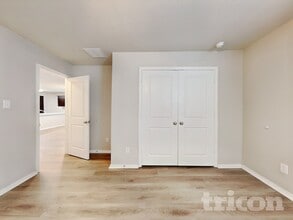 9720 Marbach Brk in San Antonio, TX - Foto de edificio - Building Photo