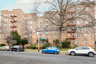 Florida Gardens in Briarwood, NY - Foto de edificio - Building Photo