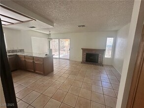 363 Bradford Dr in Henderson, NV - Building Photo - Building Photo