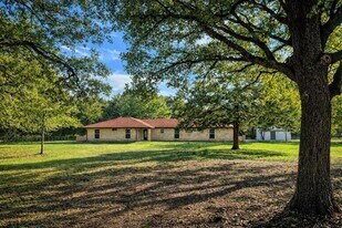 377 Co Rd 3501 in Greenville, TX - Building Photo