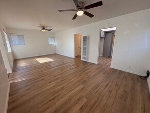 3011 E 7th St in Long Beach, CA - Building Photo - Building Photo