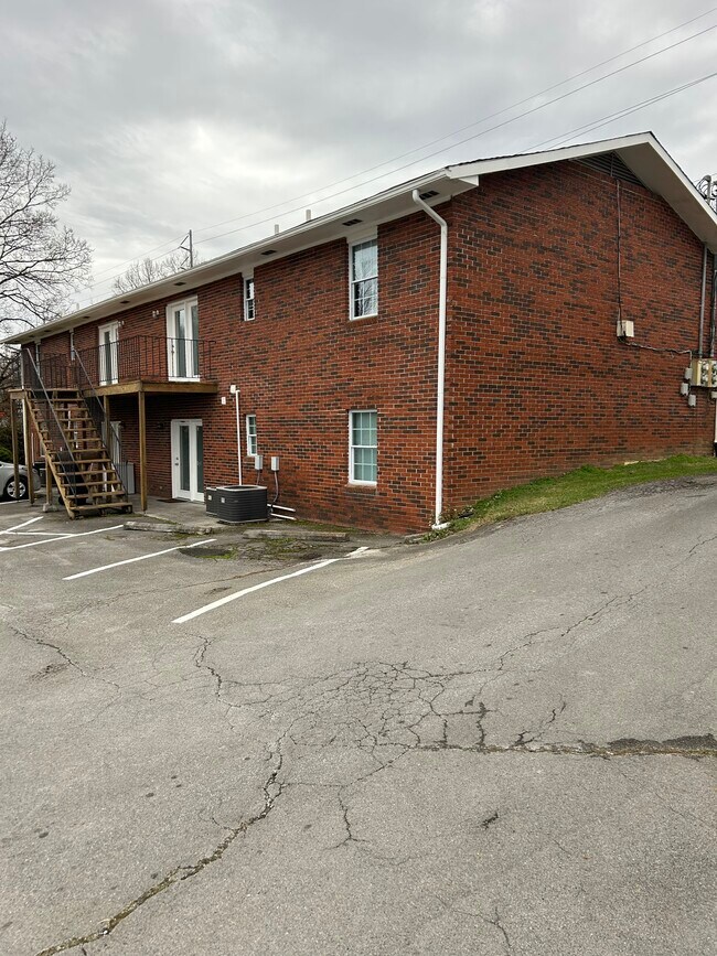 2010 Kennedy Rd, Unit 2010 B in Knoxville, TN - Building Photo - Building Photo