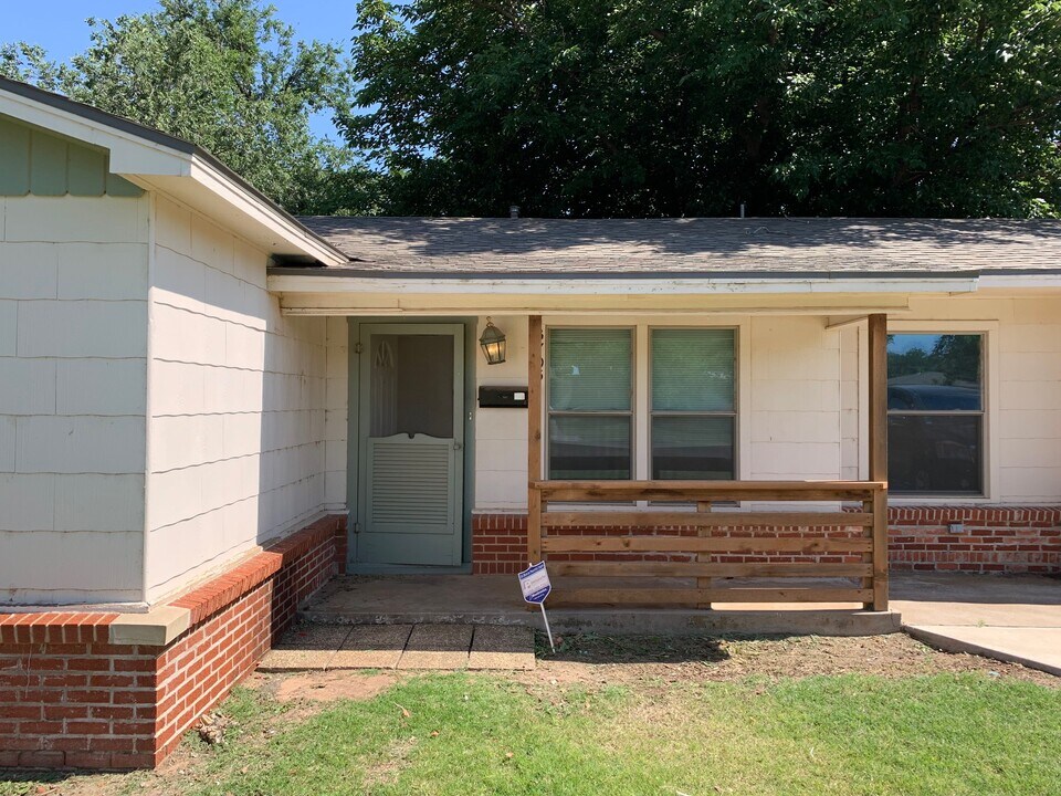 3705 32nd St in Lubbock, TX - Building Photo