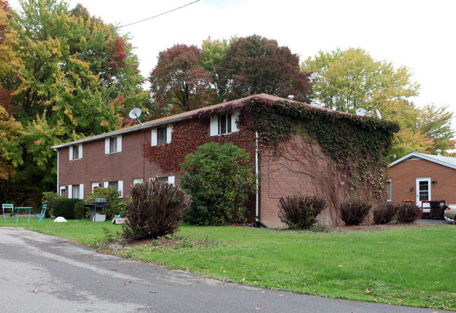 2077-2093 Revere Dr in Hermitage, PA - Building Photo - Building Photo