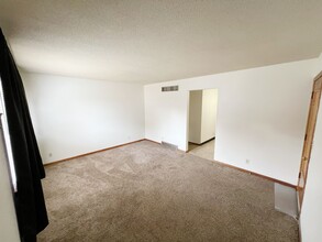 2320 S Grand Ave in Independence, MO - Building Photo - Building Photo