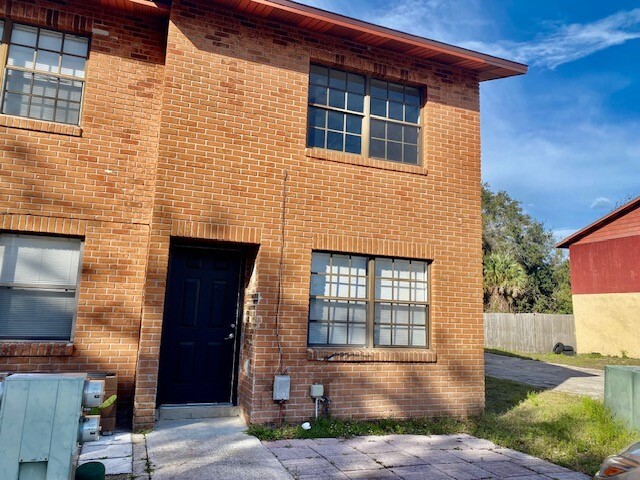 1906 South St in Titusville, FL - Building Photo