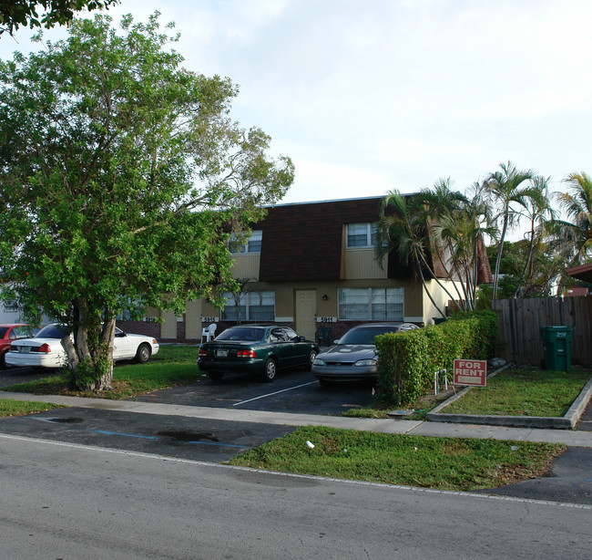 5911 NW 19th St in Fort Lauderdale, FL - Building Photo - Building Photo