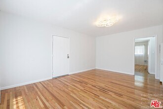 6640 Woodman Ave in Los Angeles, CA - Building Photo - Building Photo
