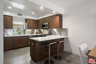 11023 Fruitland Dr in Los Angeles, CA - Building Photo - Building Photo