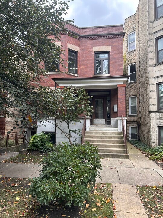 2217 W Giddings St, Unit G in Chicago, IL - Building Photo