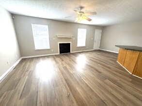 12806 Lost Hill Walk in Louisville, KY - Foto de edificio - Building Photo