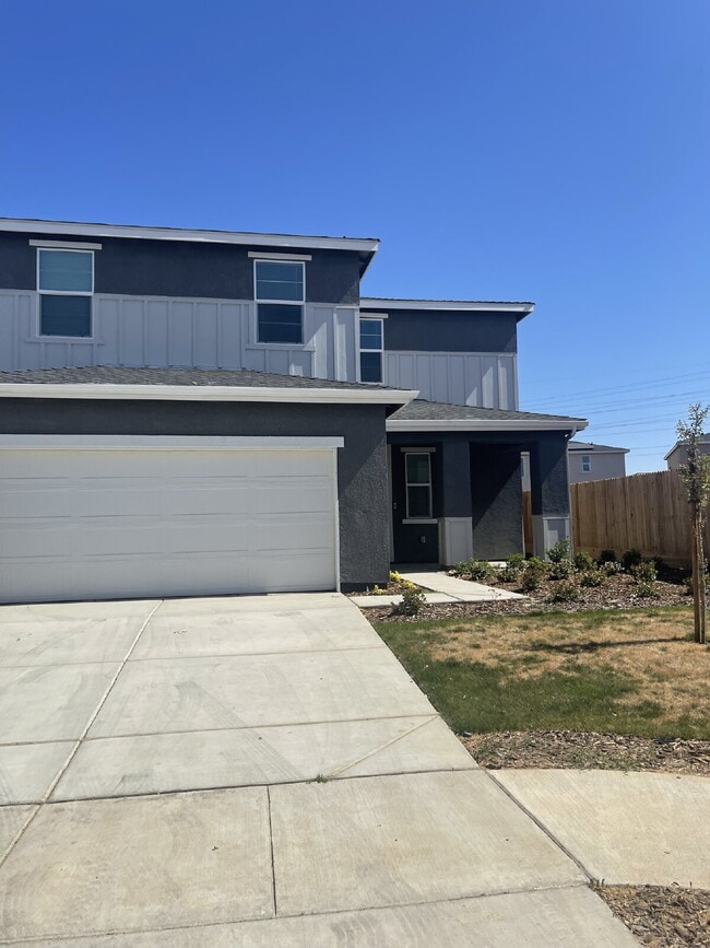 2411 Urdaneta Way in Merced, CA - Building Photo - Building Photo