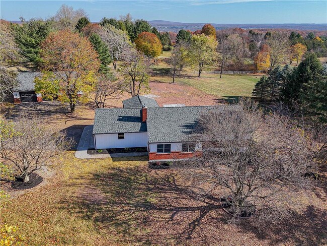 2445 Richlandtown Pike in Coopersburg, PA - Foto de edificio - Building Photo