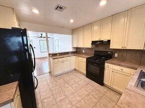 805 Dakota St in Norman, OK - Building Photo - Building Photo