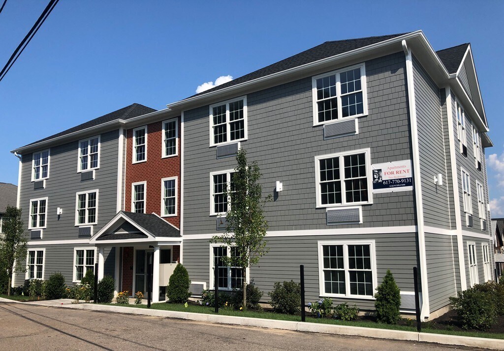 101 California Ave in Quincy, MA - Building Photo