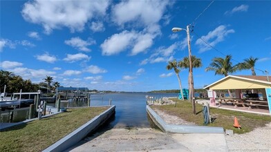 5106 SE Orange St in Stuart, FL - Building Photo - Building Photo