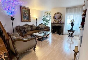 7615 Glade Ave in Los Angeles, CA - Building Photo