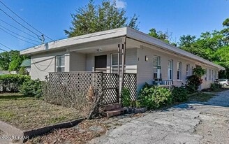 5018 S Ridgewood Ave, Unit 2 in Port Orange, FL - Building Photo